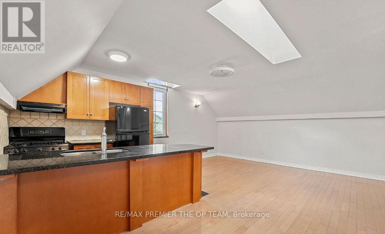 Loft - 58 Calera Crescent, Vaughan, Ontario  L4H 1V9 - Photo 5 - N13230004
