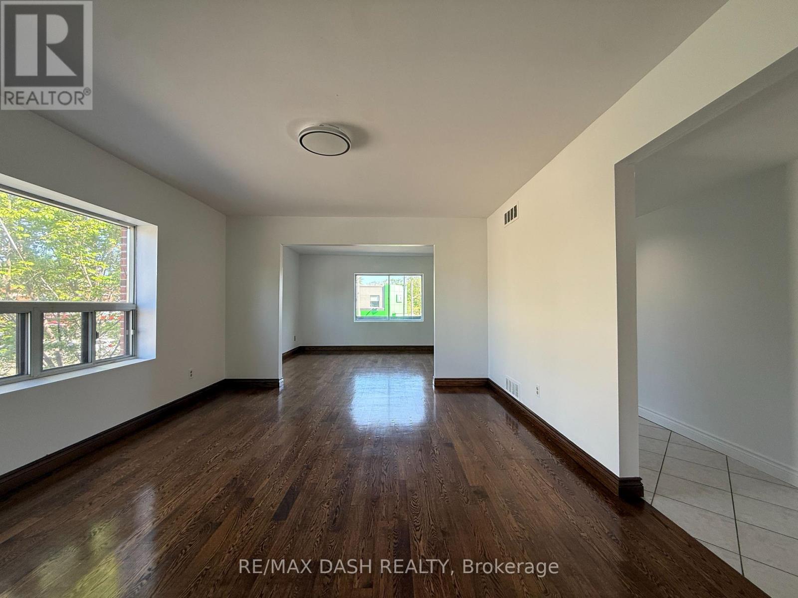 Upper - 2973 Bloor Street W, Toronto, Ontario  M4Y 1B8 - Photo 11 - W13229766