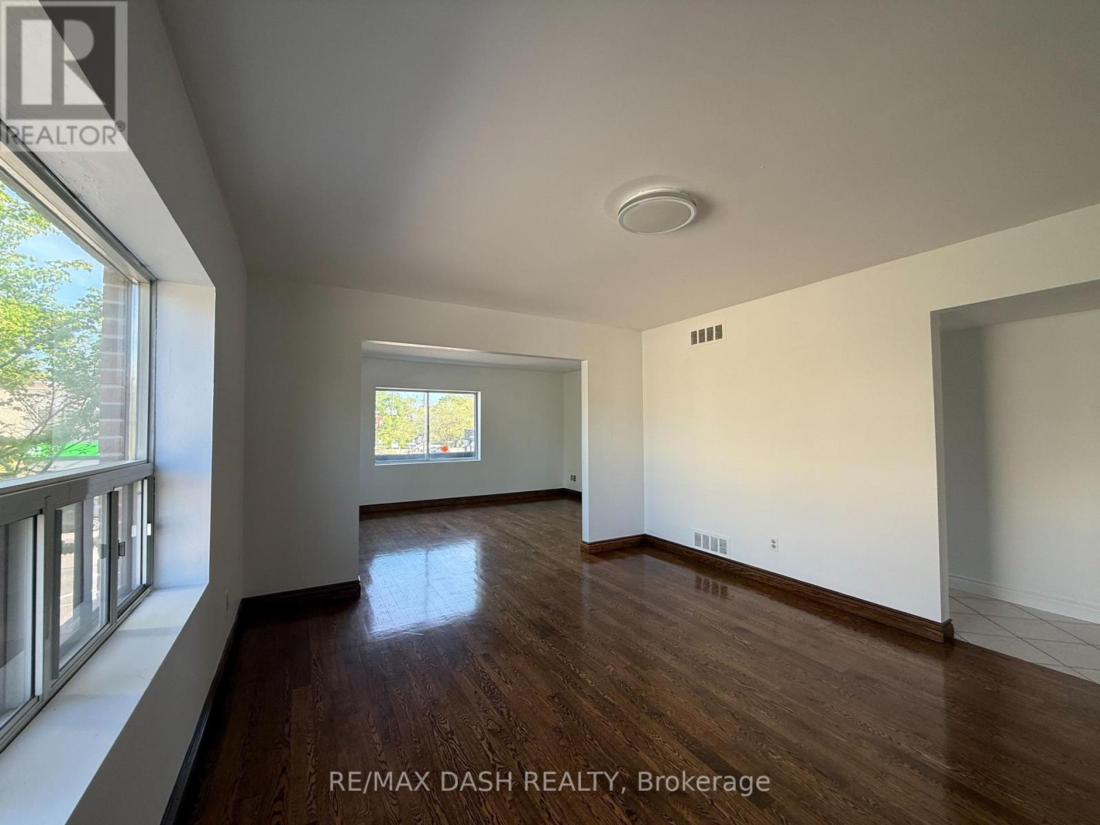 Upper - 2973 Bloor Street W, Toronto, Ontario  M4Y 1B8 - Photo 12 - W13229766