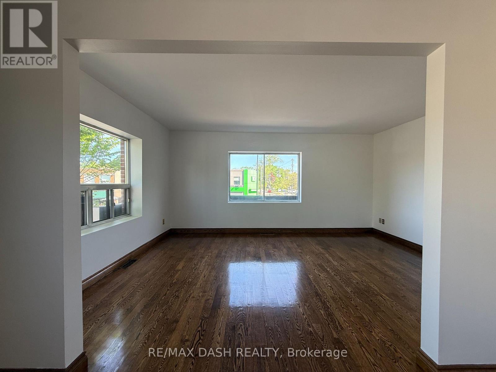 Upper - 2973 Bloor Street W, Toronto, Ontario  M4Y 1B8 - Photo 14 - W13229766