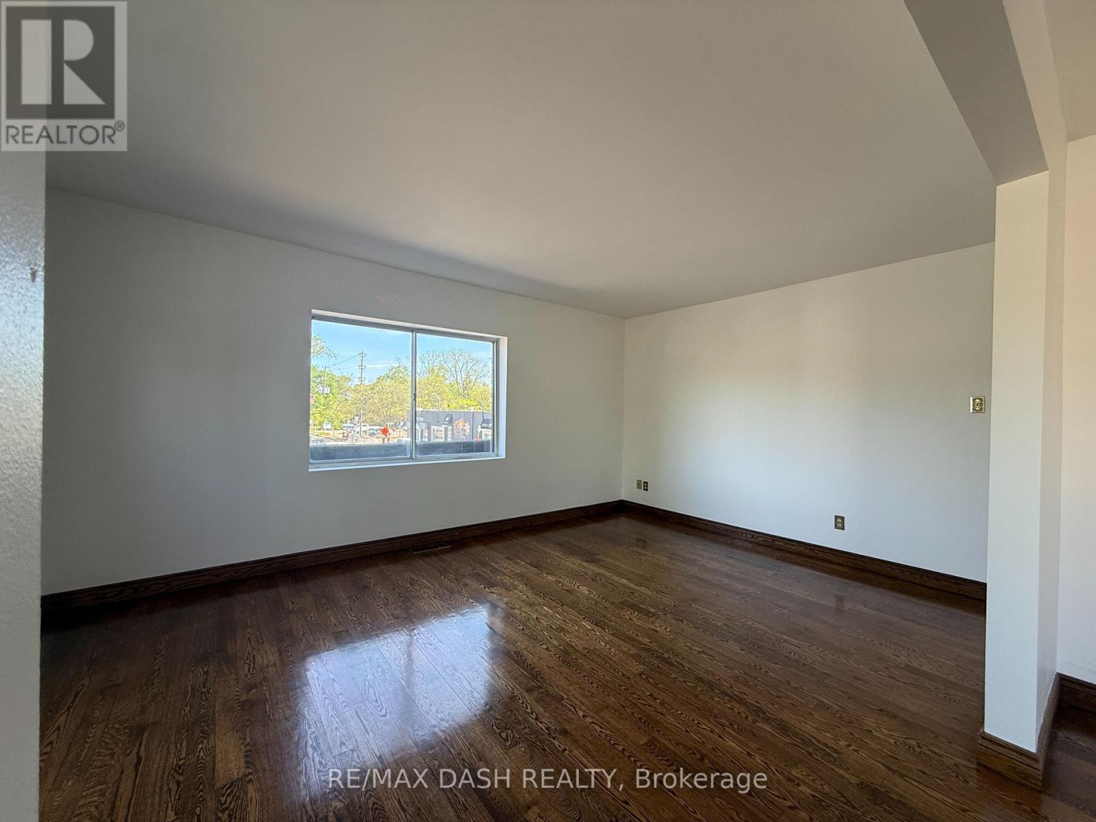 Upper - 2973 Bloor Street W, Toronto, Ontario  M4Y 1B8 - Photo 15 - W13229766