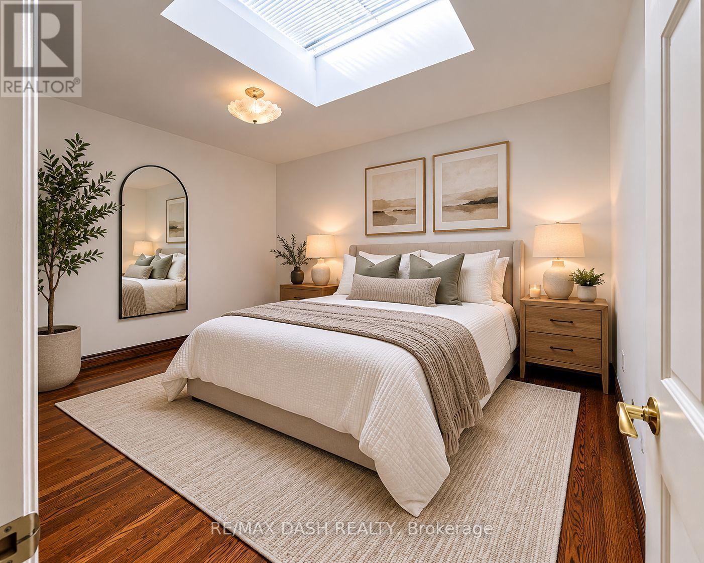 Upper - 2973 Bloor Street W, Toronto, Ontario  M4Y 1B8 - Photo 2 - W13229766