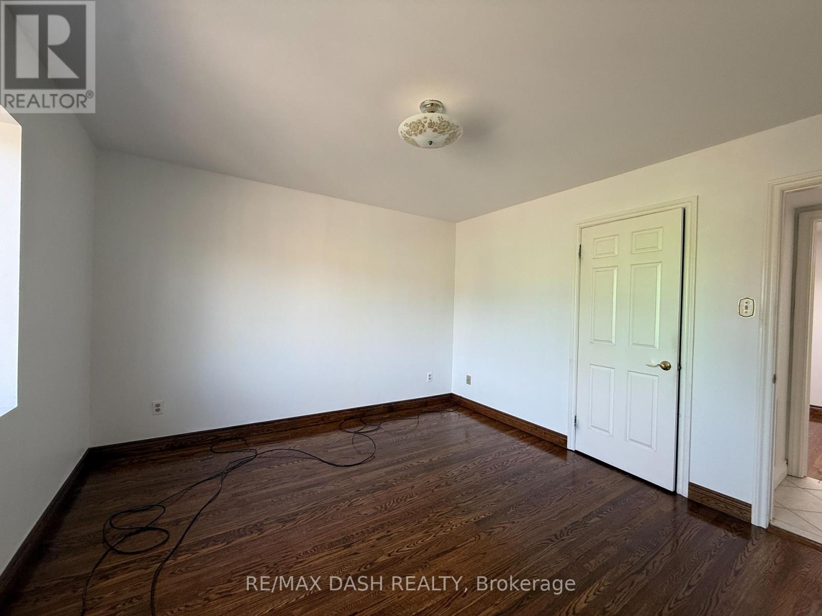 Upper - 2973 Bloor Street W, Toronto, Ontario  M4Y 1B8 - Photo 20 - W13229766