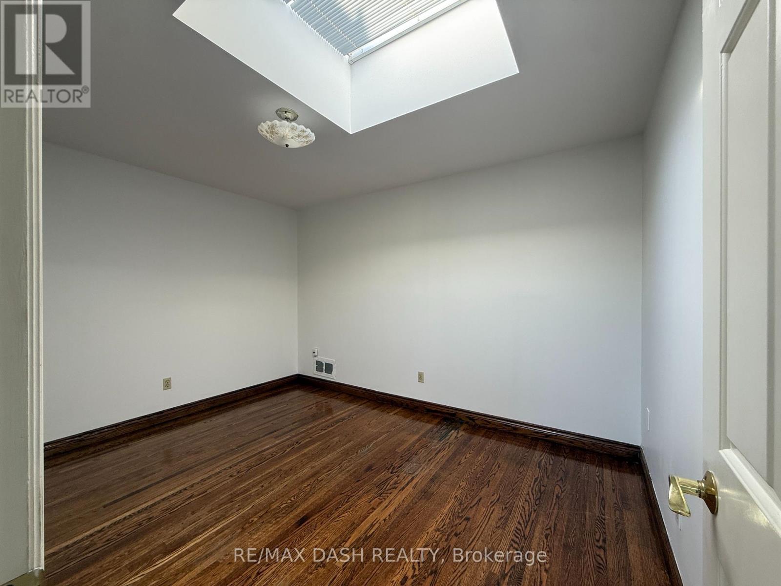 Upper - 2973 Bloor Street W, Toronto, Ontario  M4Y 1B8 - Photo 21 - W13229766