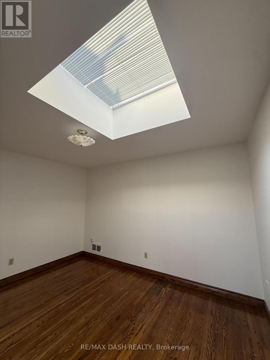 Upper - 2973 Bloor Street W, Toronto, Ontario  M4Y 1B8 - Photo 22 - W13229766