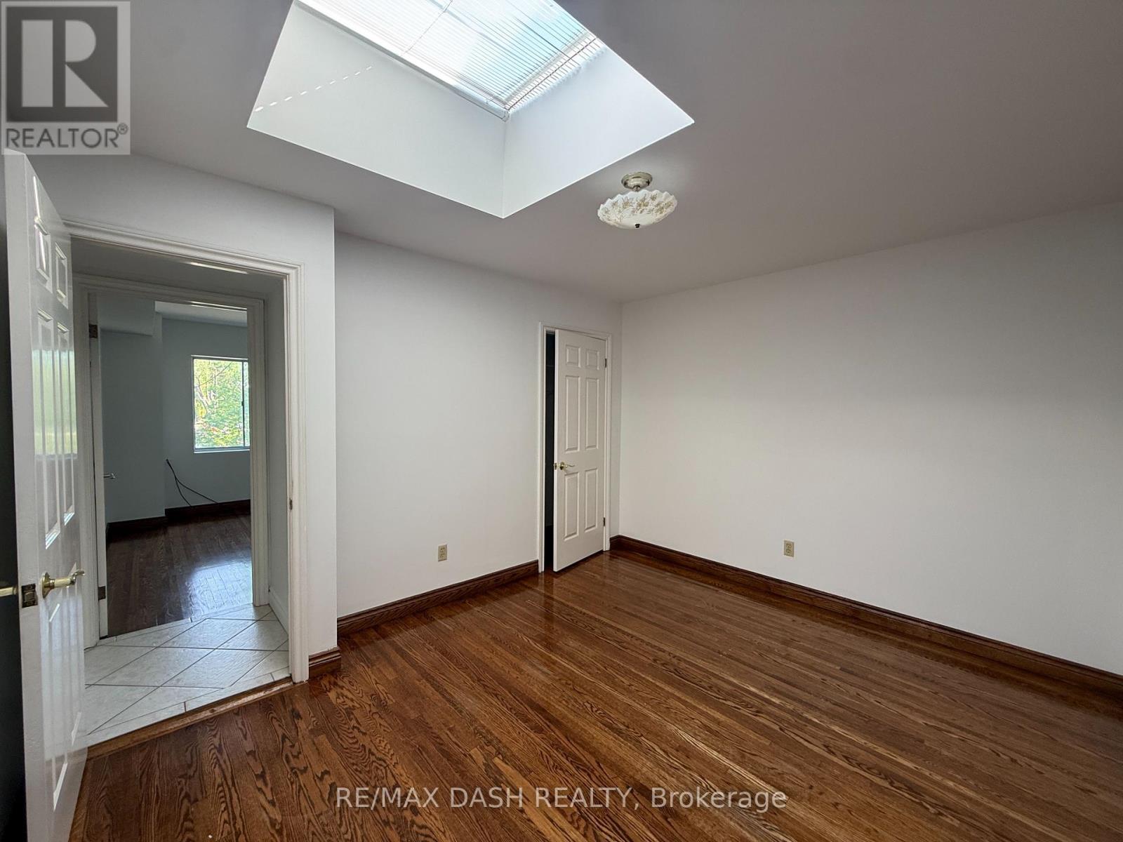 Upper - 2973 Bloor Street W, Toronto, Ontario  M4Y 1B8 - Photo 23 - W13229766
