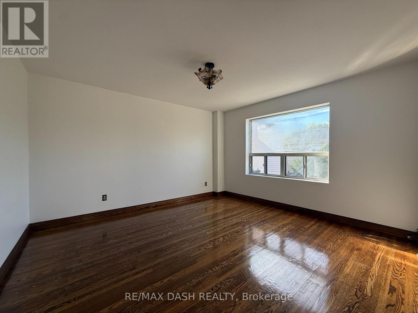 Upper - 2973 Bloor Street W, Toronto, Ontario  M4Y 1B8 - Photo 24 - W13229766