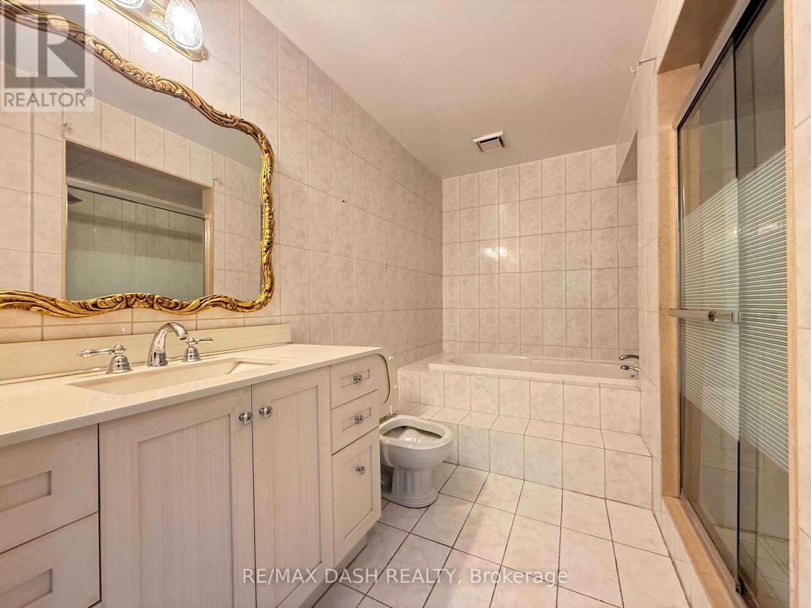 Upper - 2973 Bloor Street W, Toronto, Ontario  M4Y 1B8 - Photo 26 - W13229766