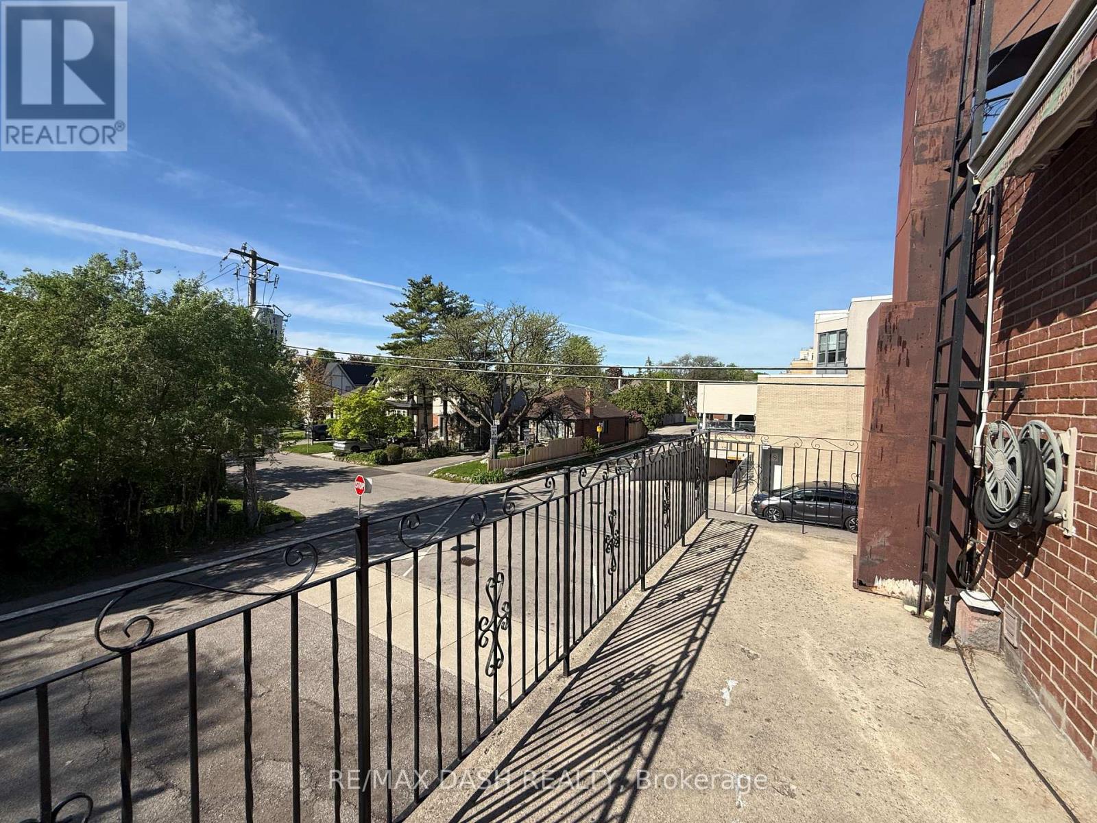 Upper - 2973 Bloor Street W, Toronto, Ontario  M4Y 1B8 - Photo 3 - W13229766