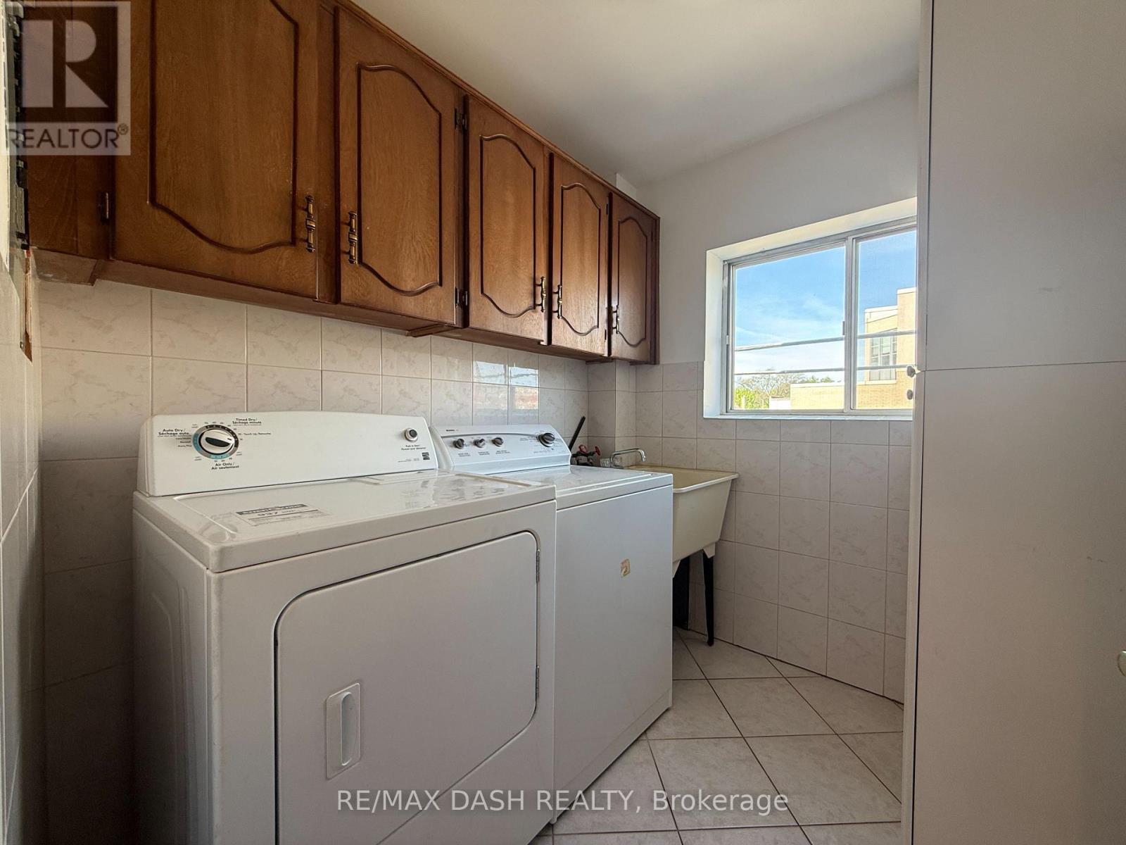 Upper - 2973 Bloor Street W, Toronto, Ontario  M4Y 1B8 - Photo 30 - W13229766