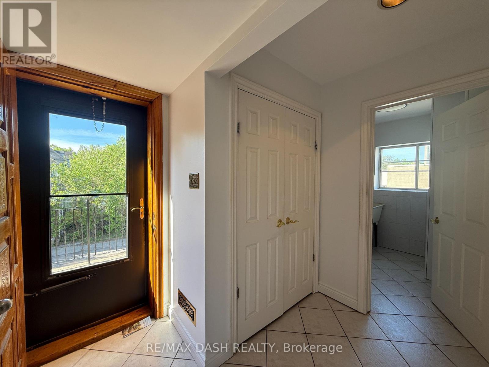 Upper - 2973 Bloor Street W, Toronto, Ontario  M4Y 1B8 - Photo 5 - W13229766