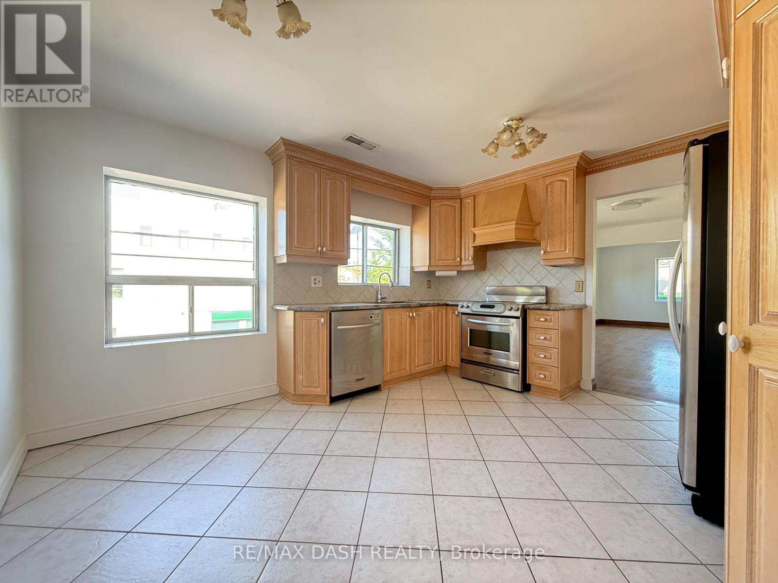 Upper - 2973 Bloor Street W, Toronto, Ontario  M4Y 1B8 - Photo 6 - W13229766