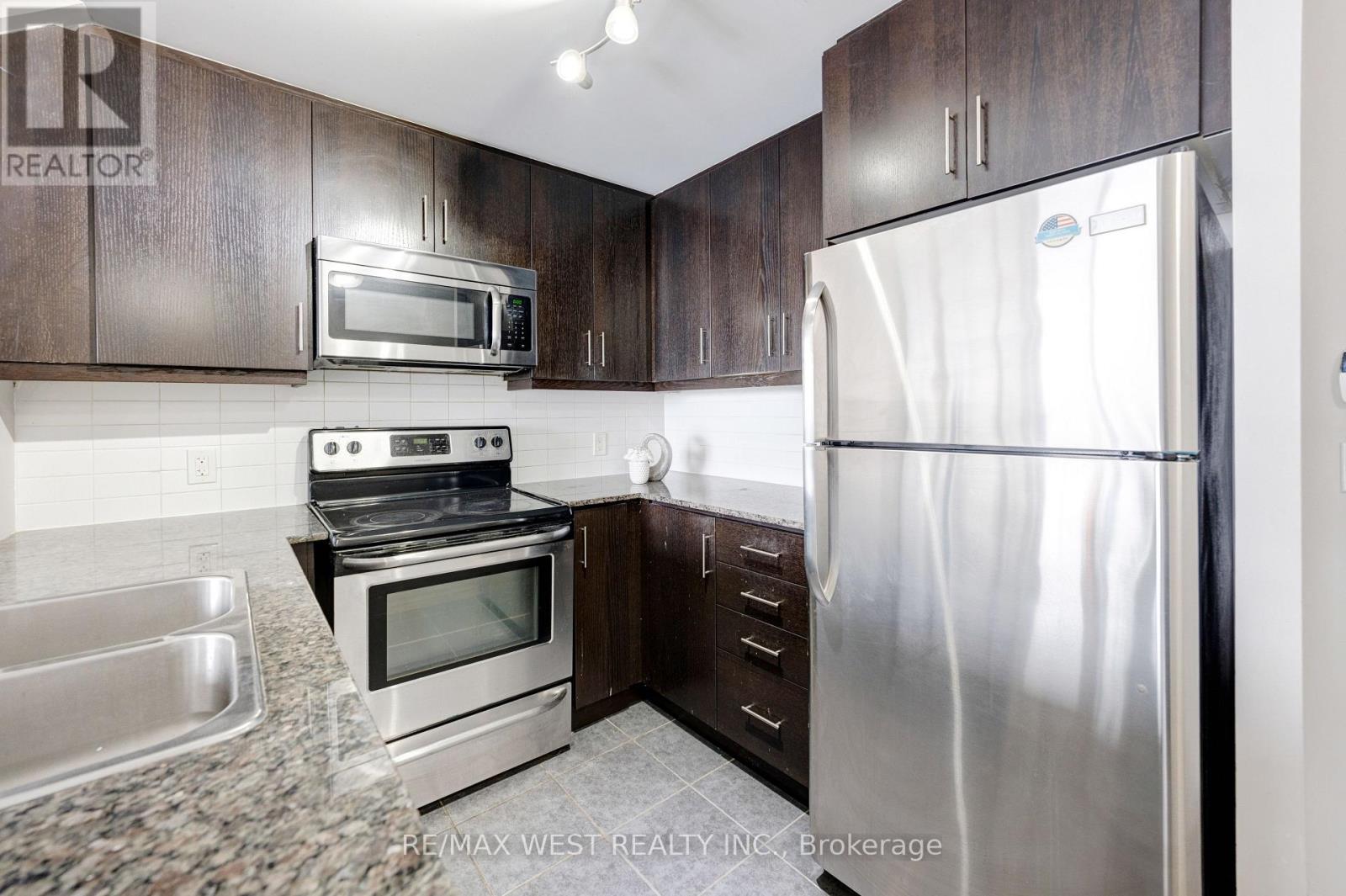 627 - 15 James Finlay Way, Toronto, Ontario  M3M 0B3 - Photo 4 - W13229836