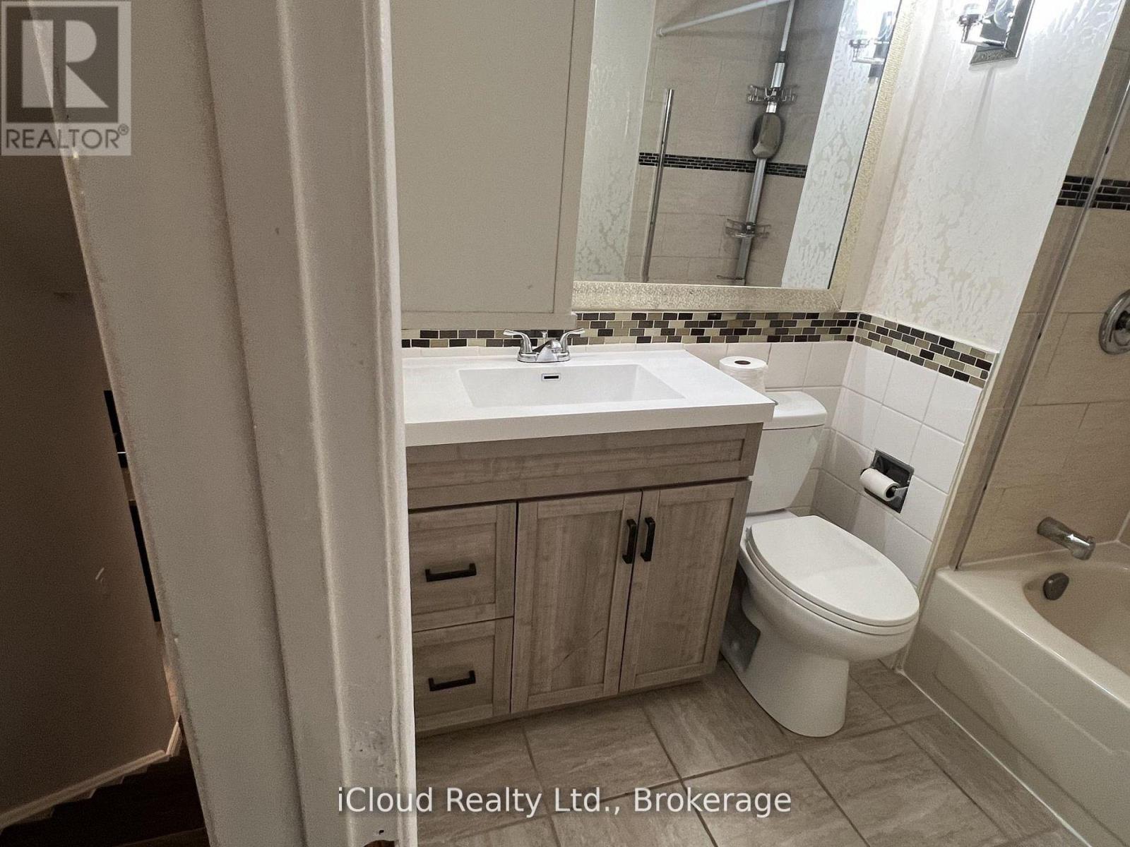 30 Salisbury Circle, Brampton, Ontario  L6V 2Z5 - Photo 15 - W13229880