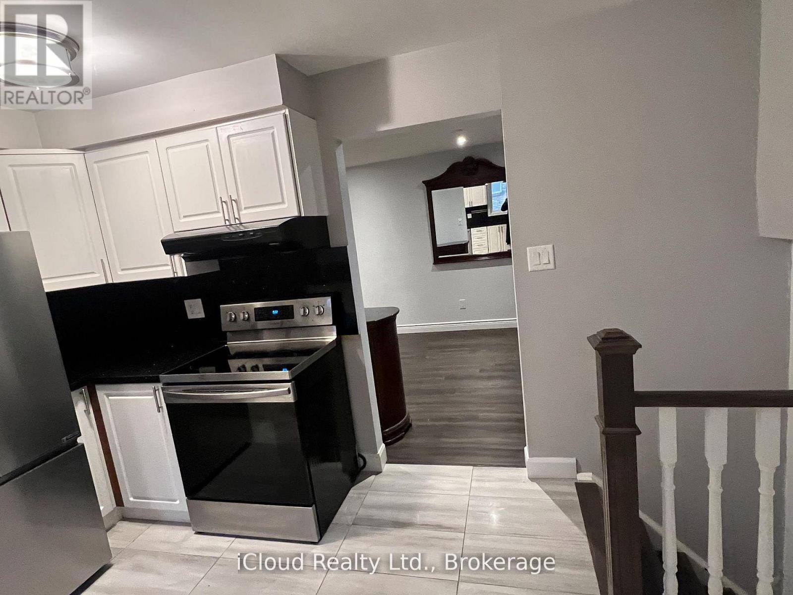 30 Salisbury Circle, Brampton, Ontario  L6V 2Z5 - Photo 9 - W13229880