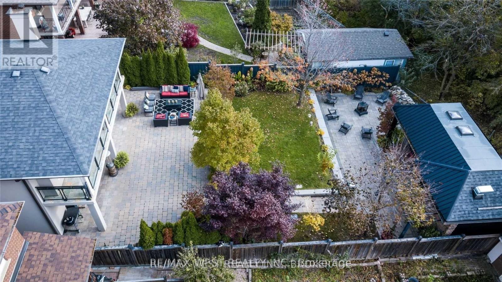 393 Maple Leaf Drive, Toronto, Ontario  M6L 1P4 - Photo 17 - W13230016
