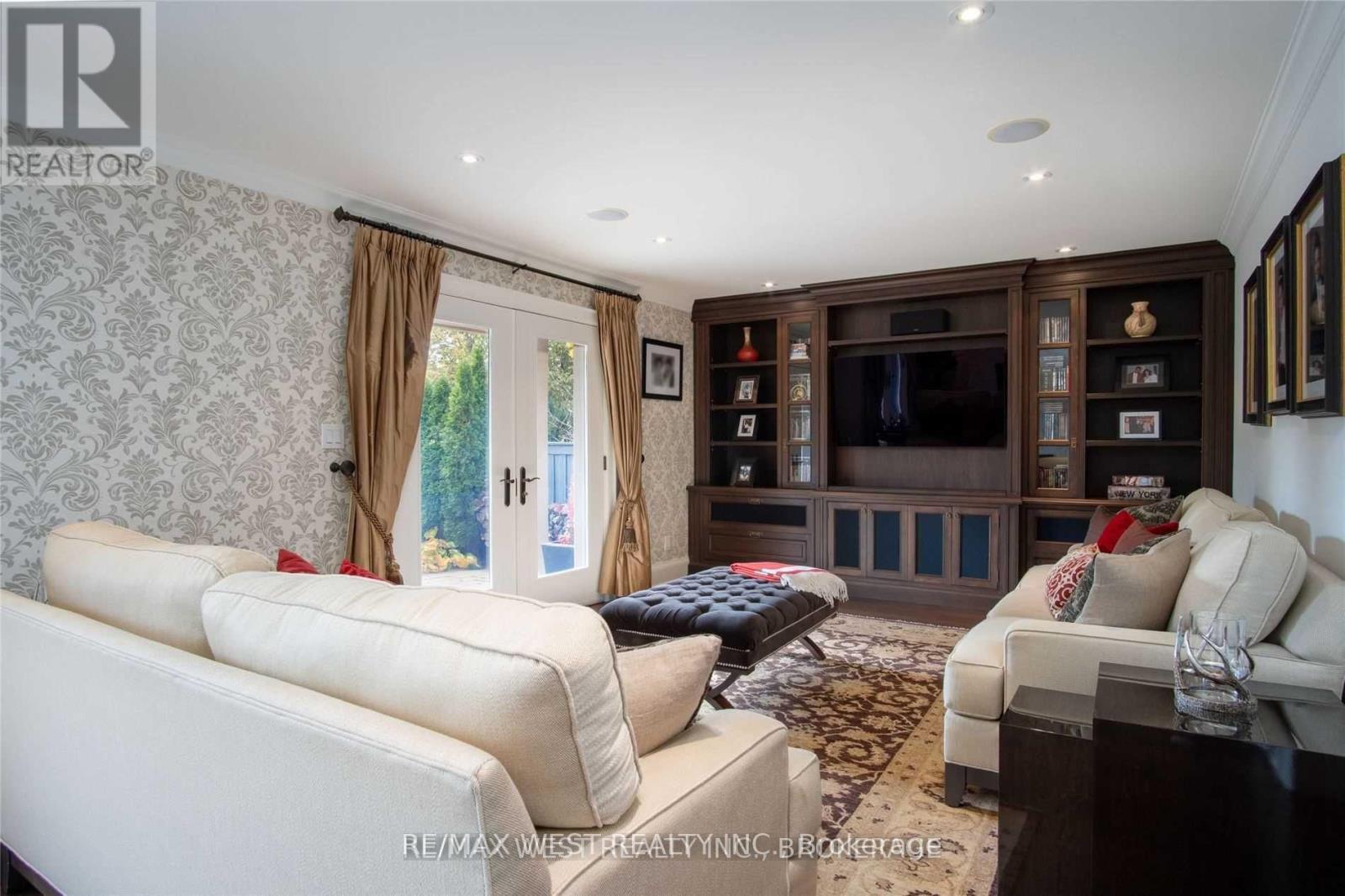 393 Maple Leaf Drive, Toronto, Ontario  M6L 1P4 - Photo 6 - W13230016