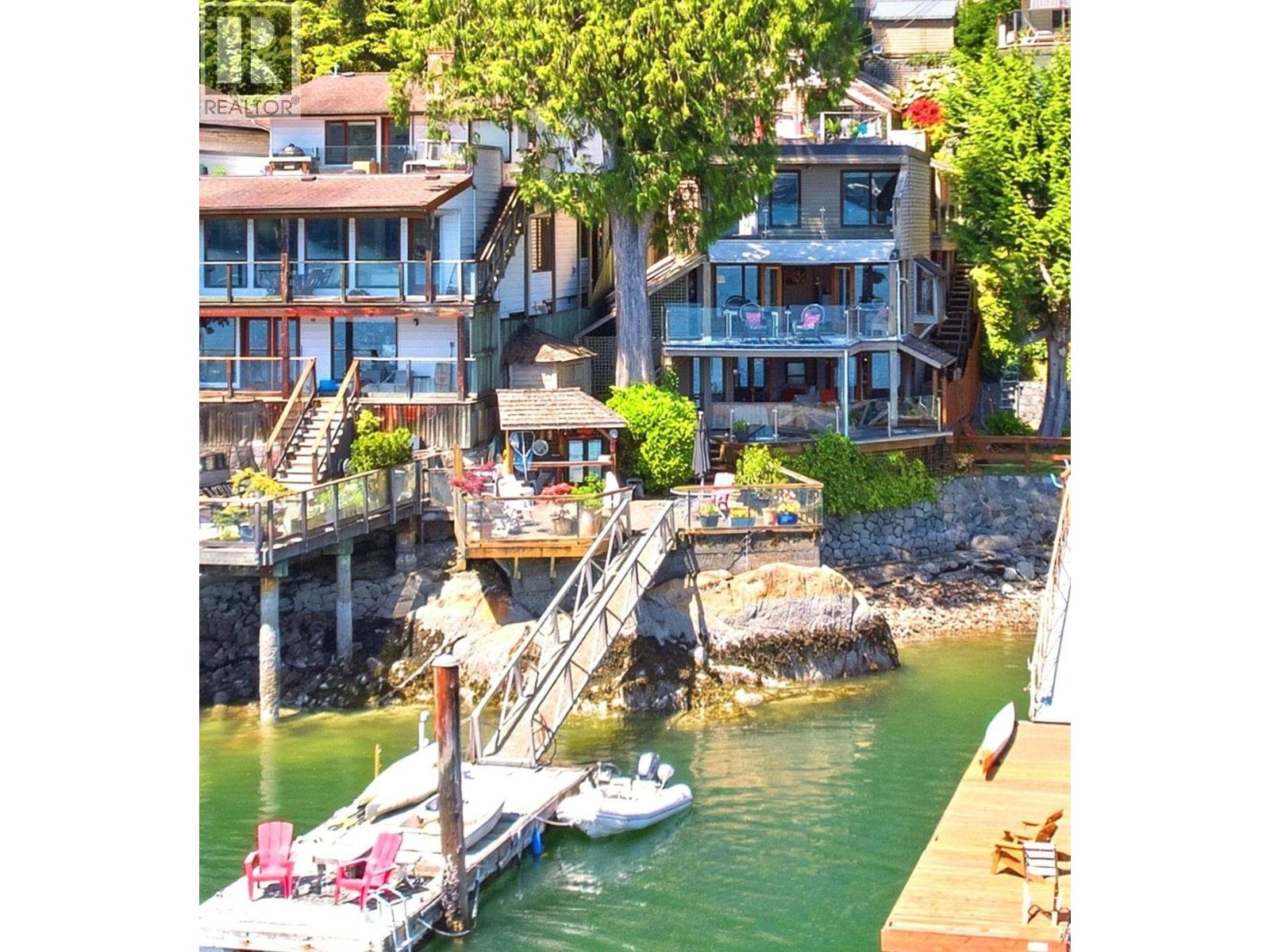 2848 Panorama Drive, North Vancouver, British Columbia  V7G 1V6 - Photo 3 - R3130161