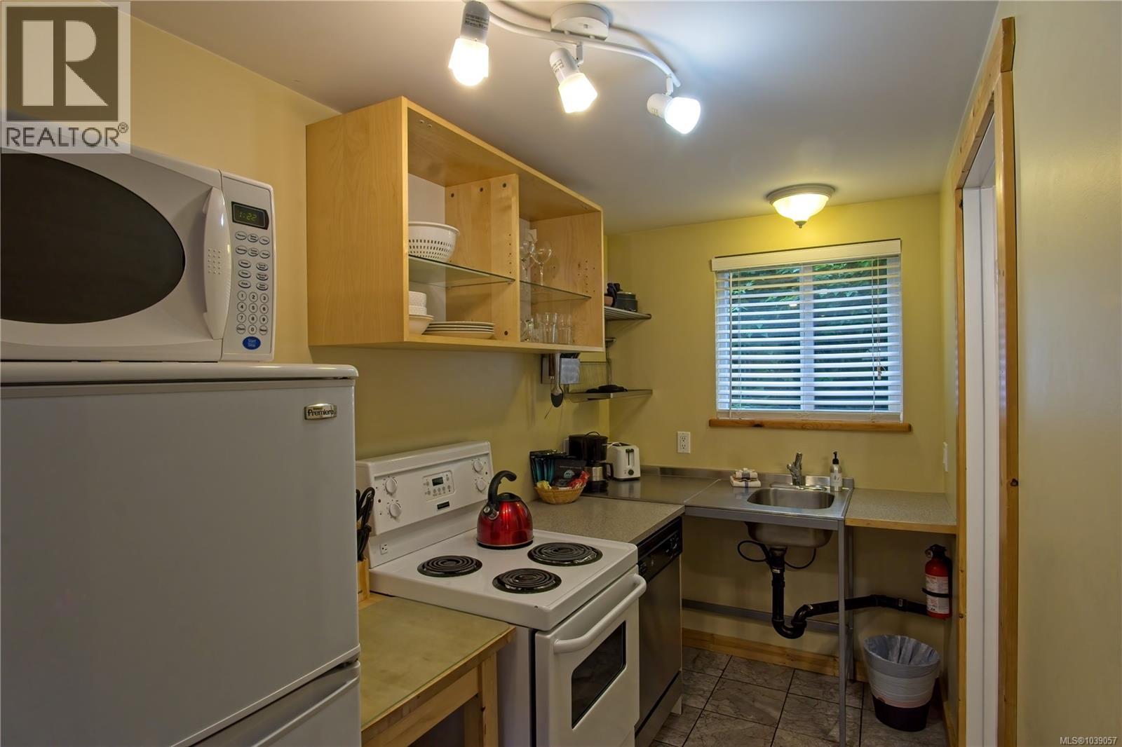 5 1028 Tyee Terr, Ucluelet, British Columbia  V0R 3A0 - Photo 6 - 1039057