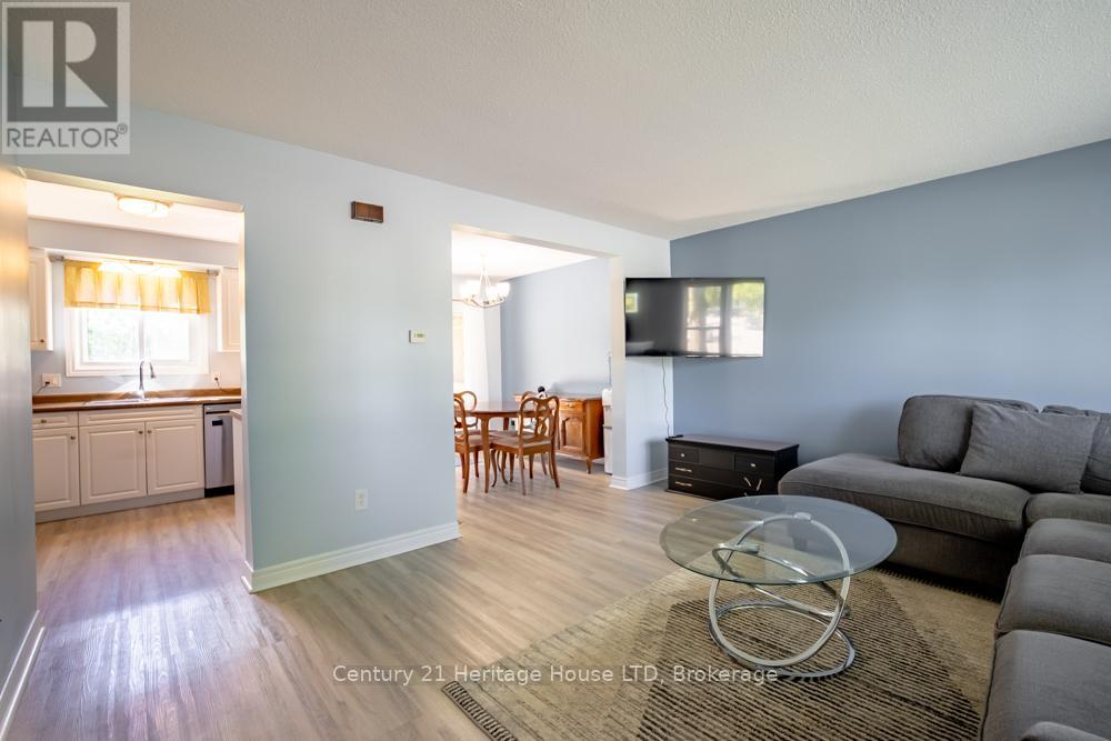 20 Baldwin Circle, Thorold, Ontario  L2V 4H5 - Photo 7 - X13230132