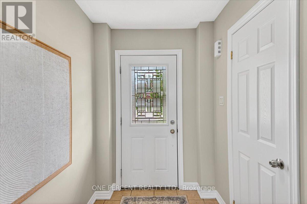 19 Michelle Drive, Orillia, Ontario  L3V 0B3 - Photo 4 - S13230052