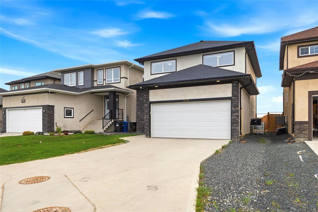 129 Cartesian Gate, Winnipeg, Manitoba  R2P 1W7 - Photo 2 - 202612425