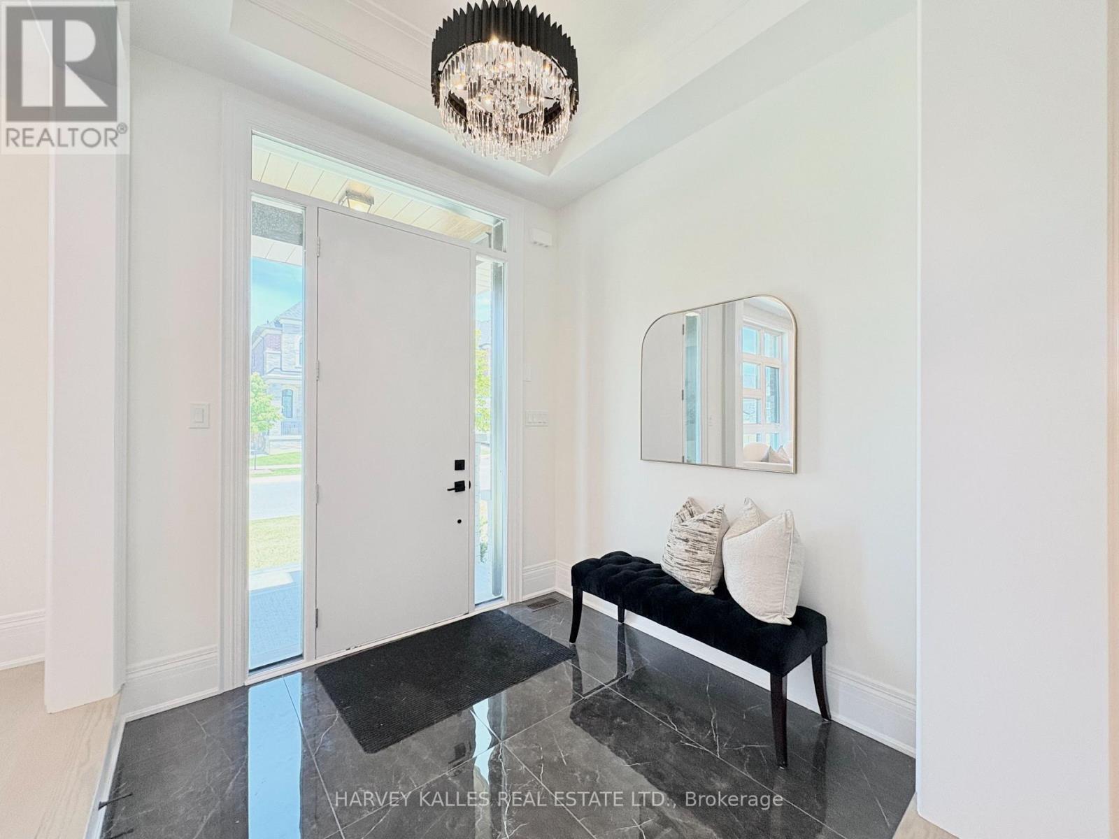 107 Winthrop Crescent, Vaughan, Ontario  L3L 0E5 - Photo 4 - N13171452