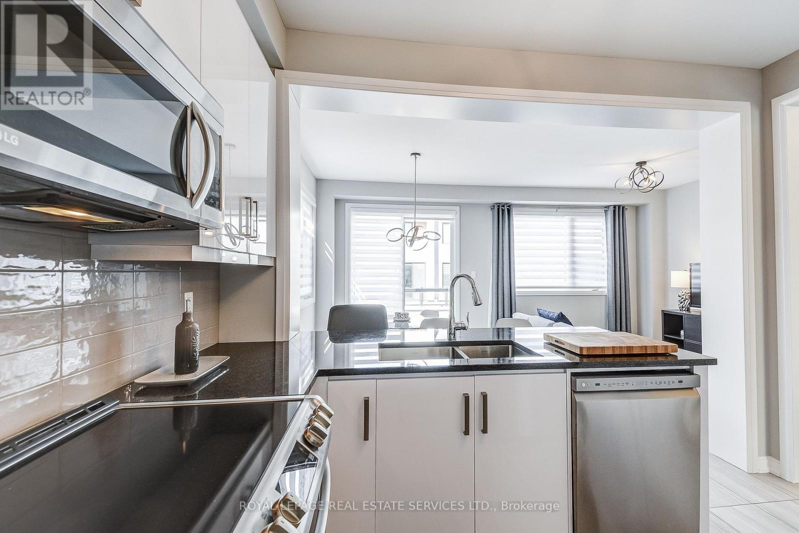 143 Grovewood Common, Oakville, Ontario  L6H 0X5 - Photo 19 - W13230116