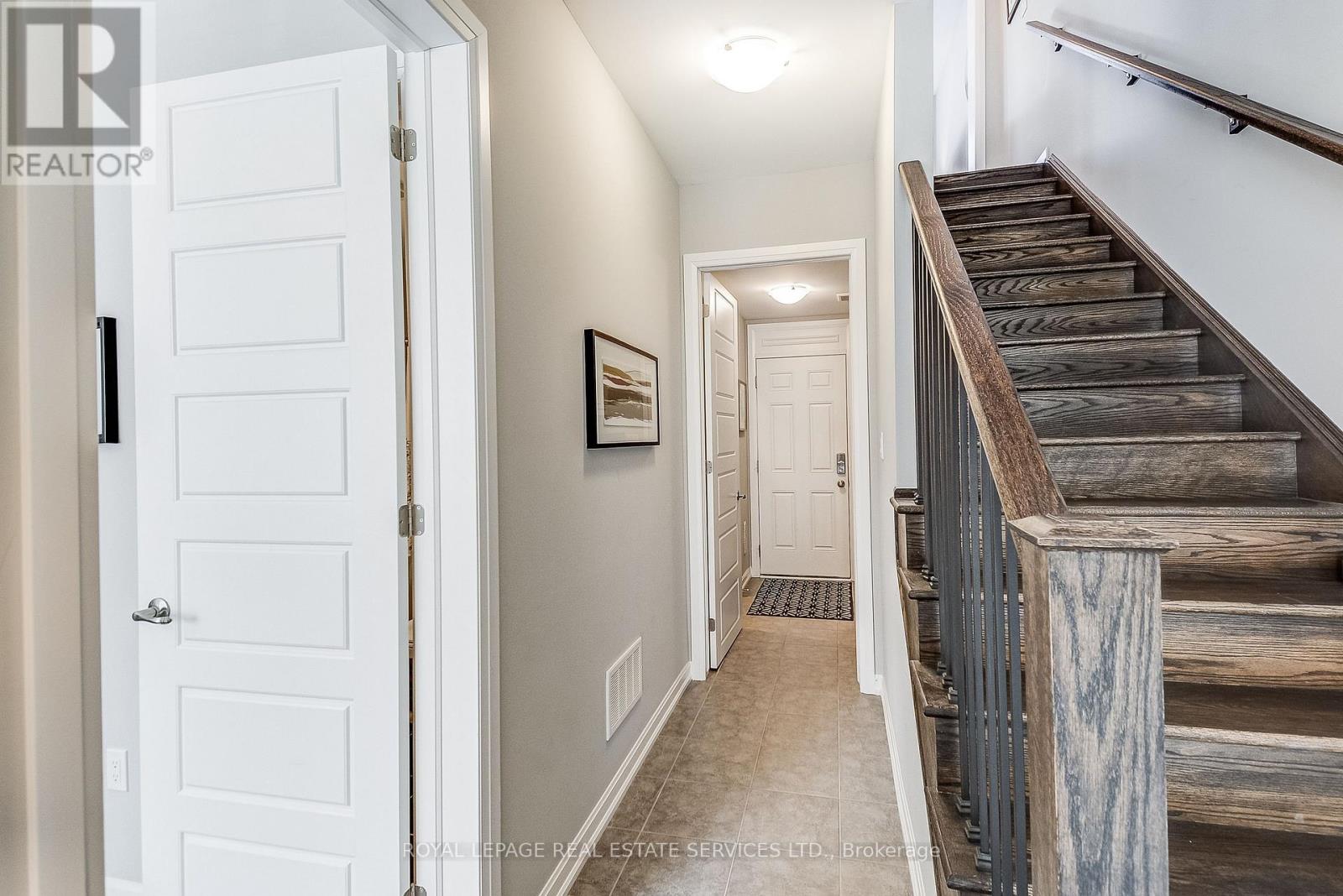 143 Grovewood Common, Oakville, Ontario  L6H 0X5 - Photo 3 - W13230116