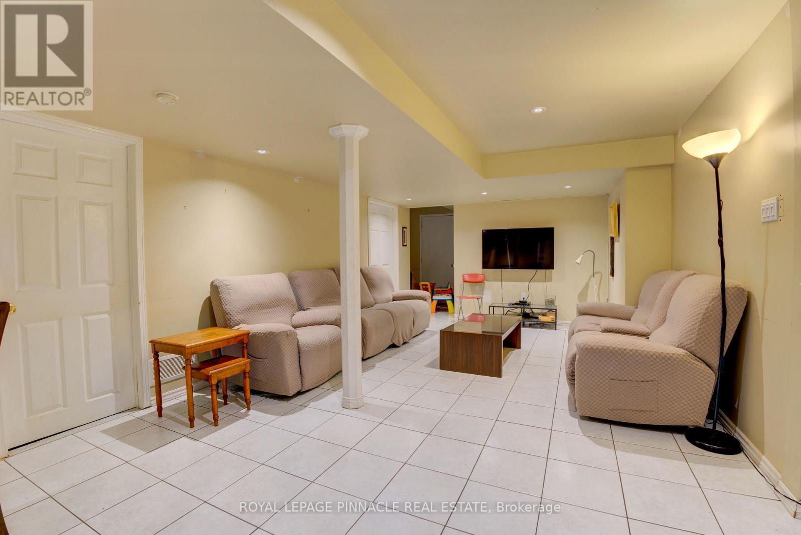 5921 Summerside Drive, Mississauga, Ontario  L5M 6K9 - Photo 11 - W13230156
