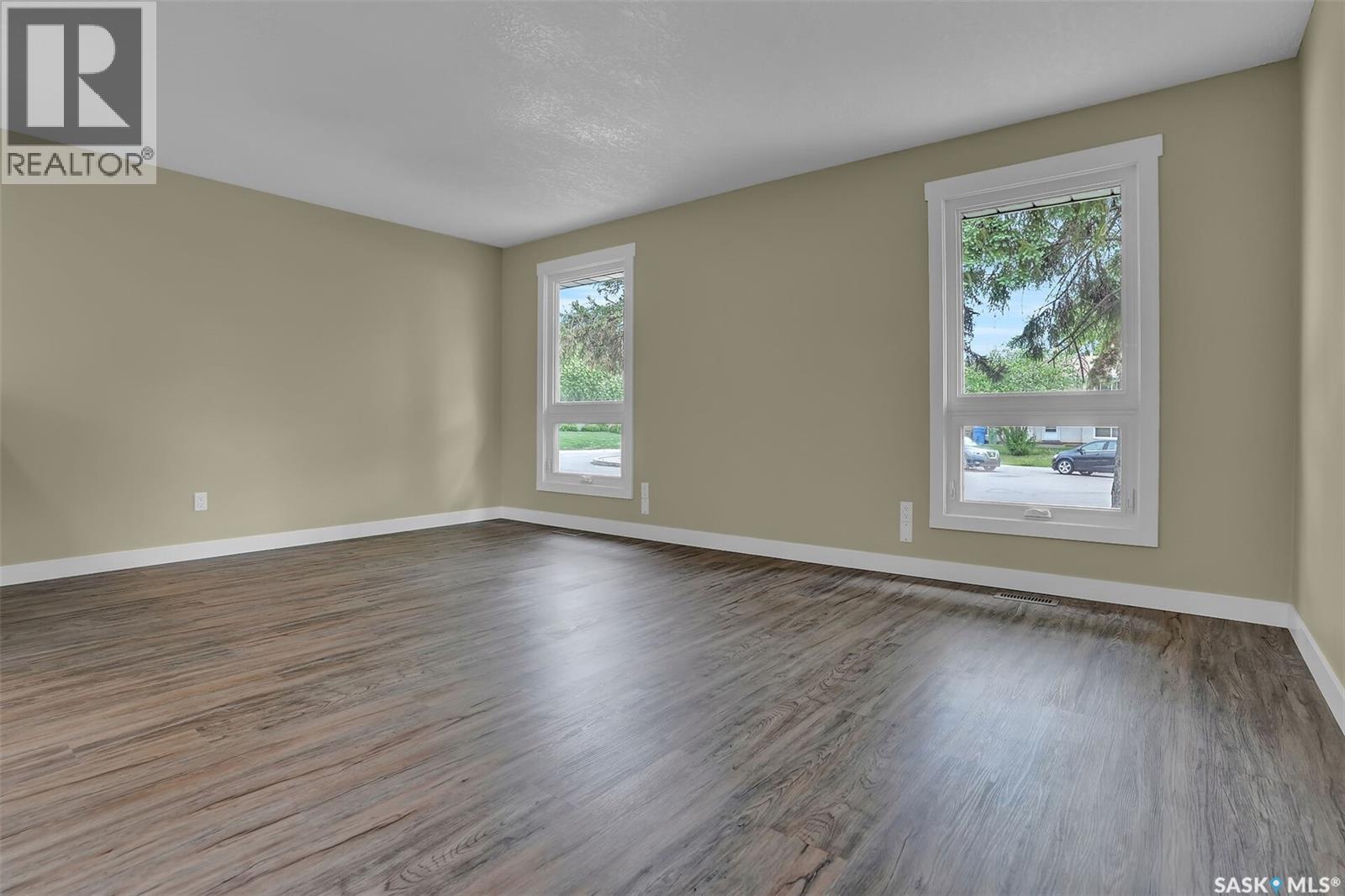 30 Shore Bay, Regina, Saskatchewan  S4R 7H6 - Photo 4 - SK037909