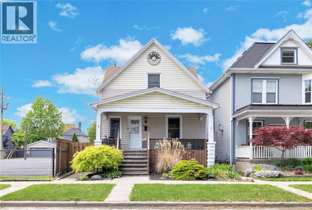 521 WINDERMERE, Windsor, Ontario