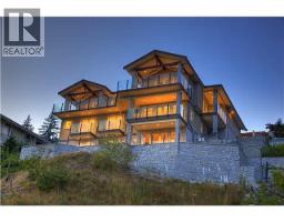 2562 GARDEN COURT, West Vancouver, British Columbia