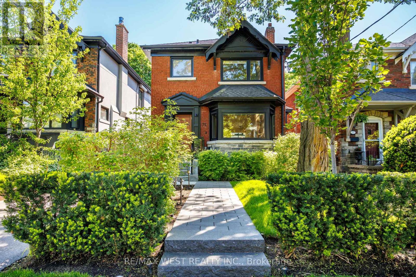<div class="slider-price">$2,600,000</div><p>79 Elmsthorpe Avenue, Toronto, Ontario</p>