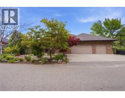 448 Viewcrest Road, Kelowna, British Columbia  V1W 4K1 - Photo 3 - 10389290