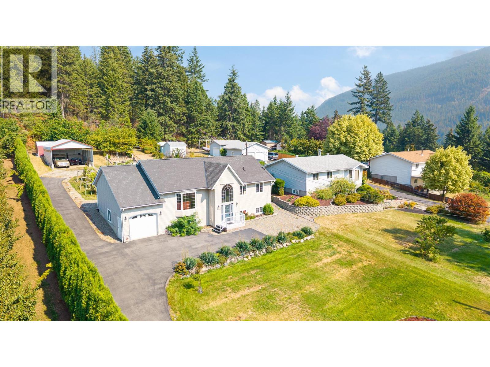 3900 Haskins Road E, Creston, British Columbia V0B 1G1 - Photo 1 - 10389639