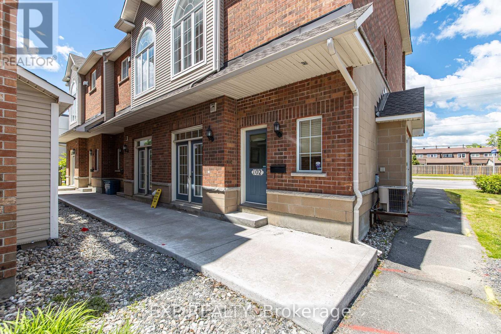 102 Gatestone Private, Ottawa, Ontario  K1J 1K5 - Photo 2 - X13230300