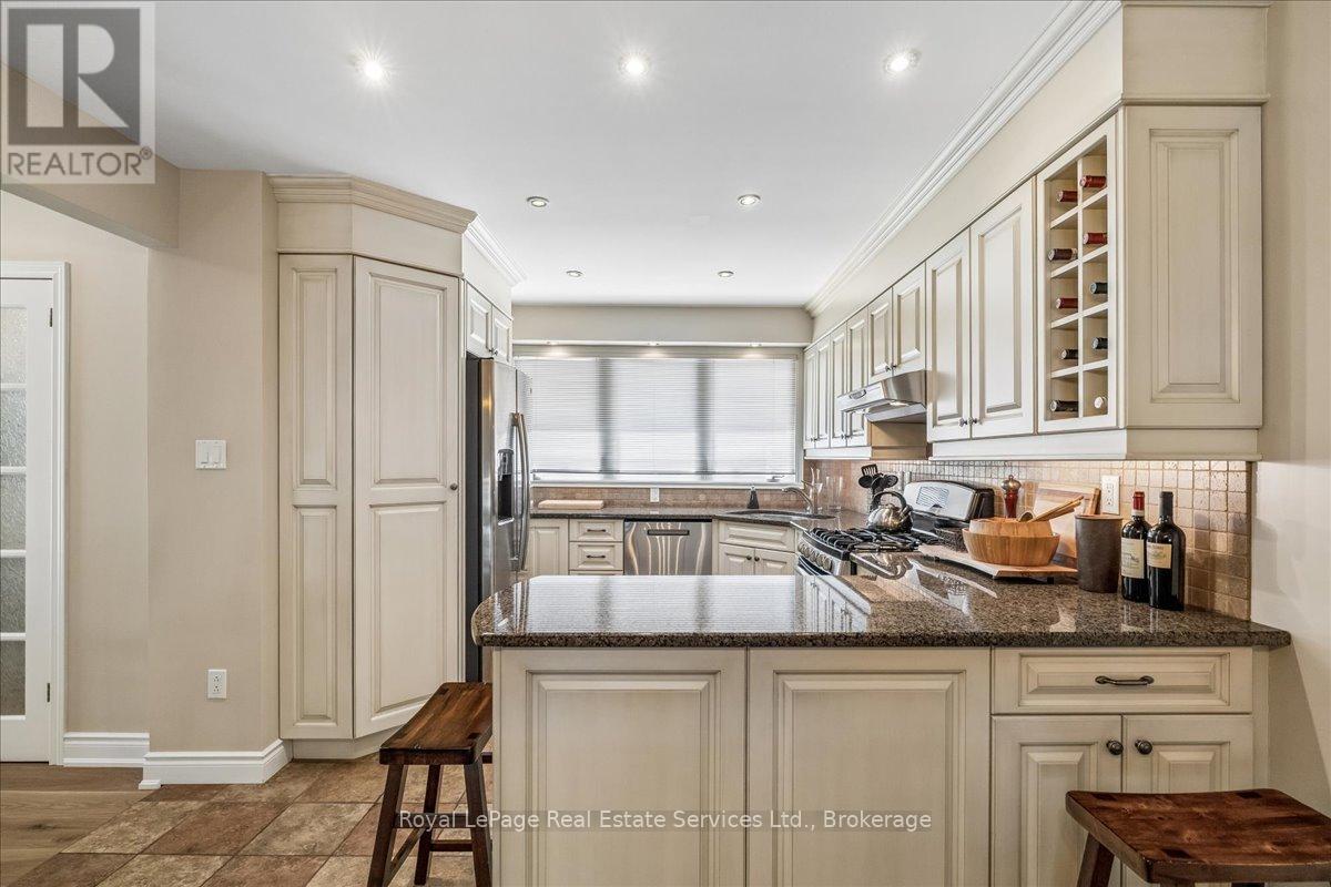2254 Marine Drive, Oakville, Ontario  L6L 1C1 - Photo 14 - W13230366