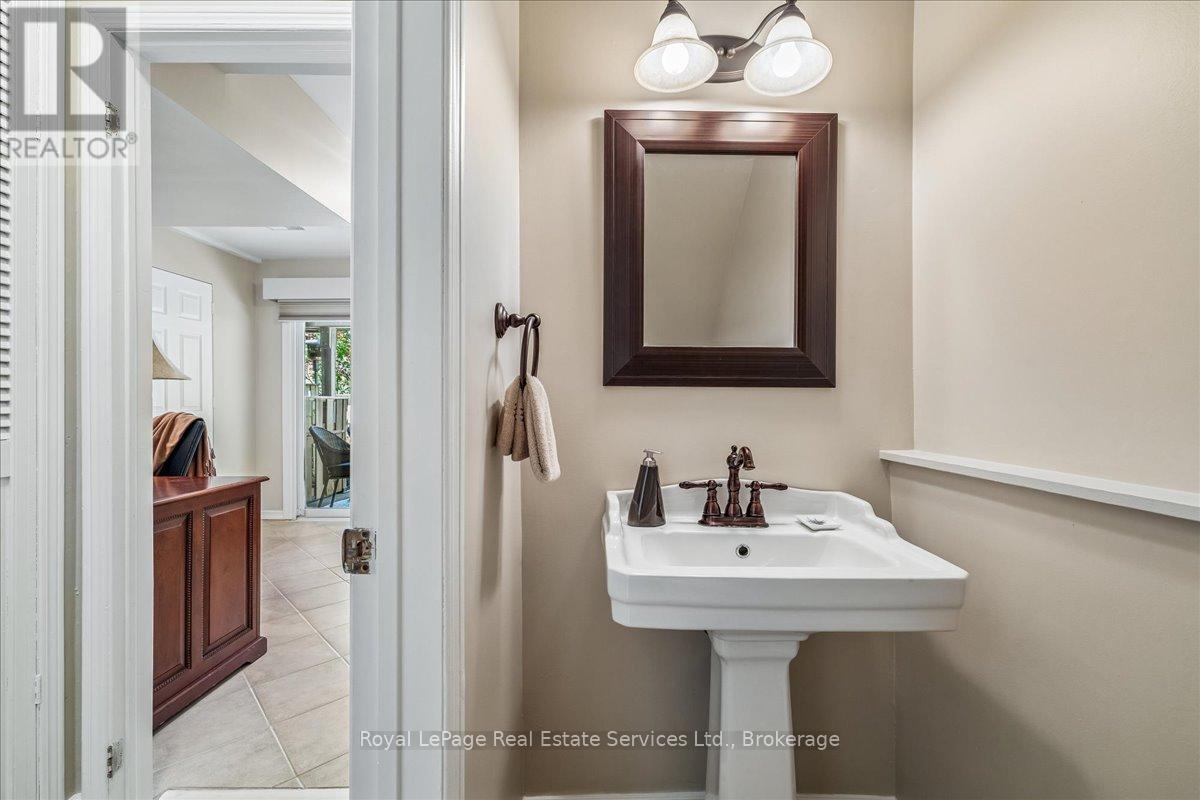 2254 Marine Drive, Oakville, Ontario  L6L 1C1 - Photo 26 - W13230366