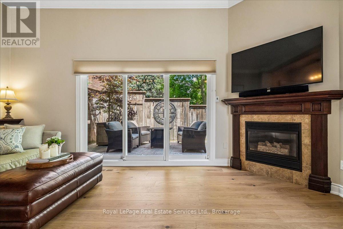 2254 Marine Drive, Oakville, Ontario  L6L 1C1 - Photo 3 - W13230366
