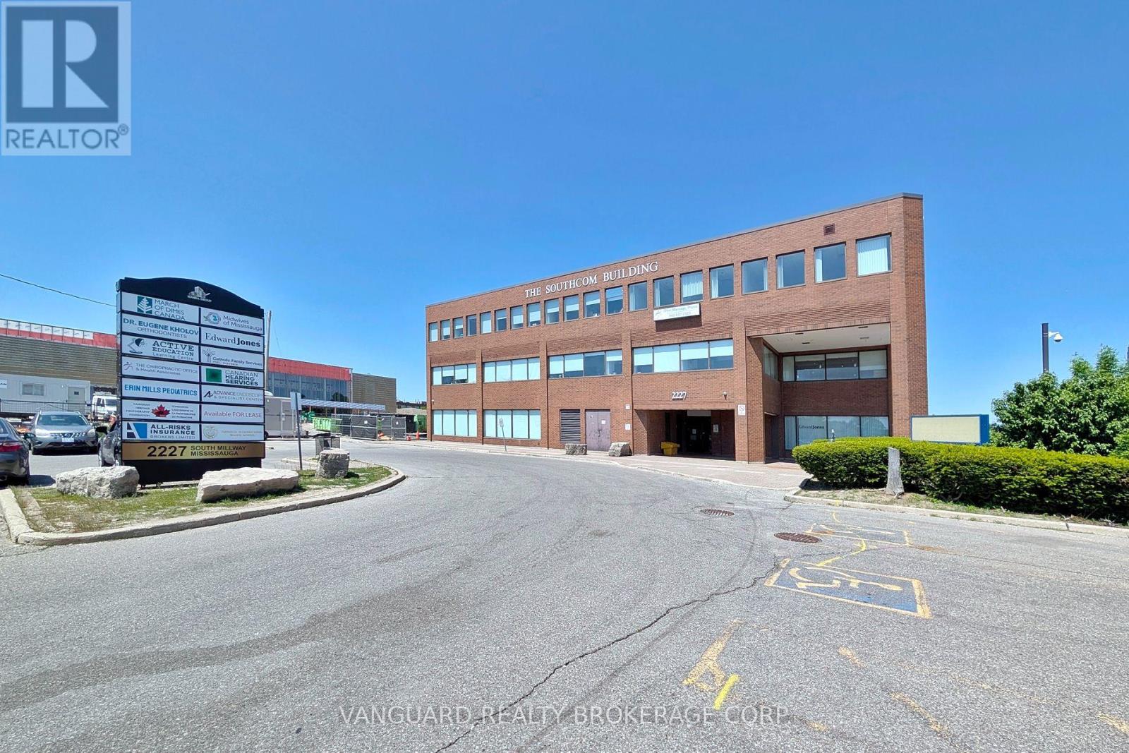 103 - 2227 South Mill Way, Mississauga, Ontario  L5L 3R6 - Photo 2 - W12865892