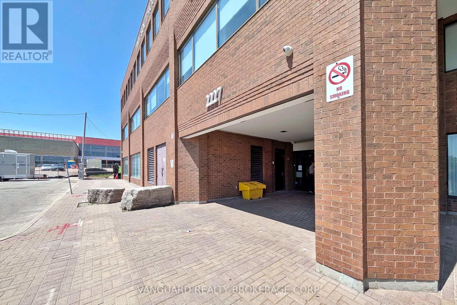 103 - 2227 South Mill Way, Mississauga, Ontario  L5L 3R6 - Photo 4 - W12865892