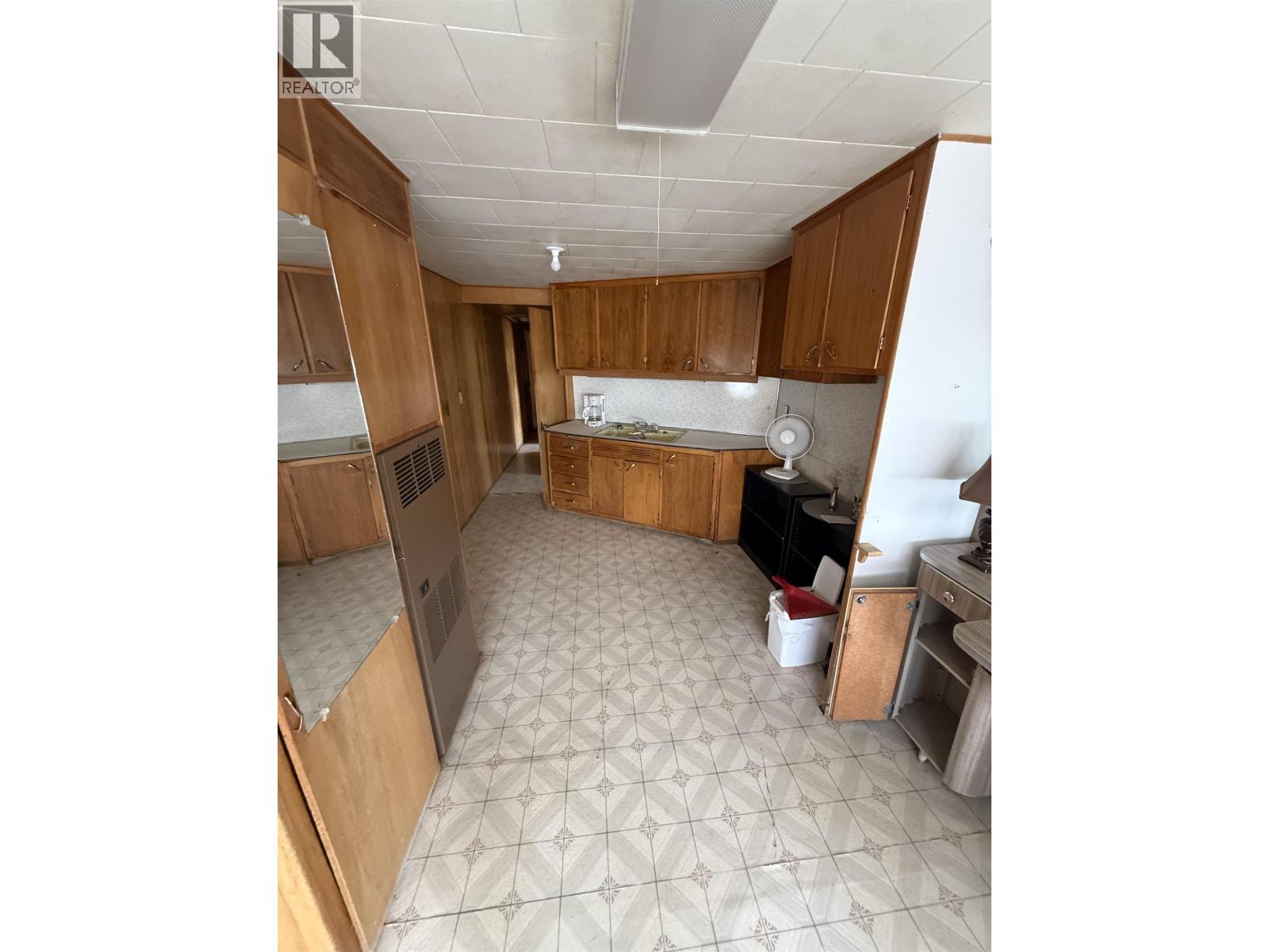 10105 Paquette Avenue, Hudsons Hope, British Columbia  V0C 1V0 - Photo 5 - R3131172