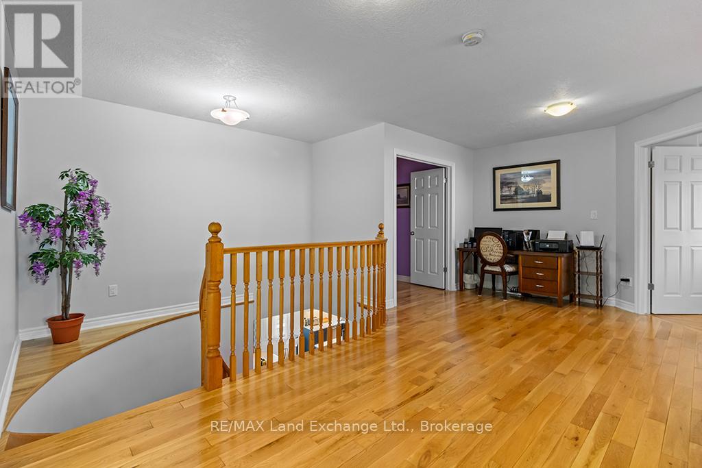 251 Sandy Acres Road, Saugeen Shores, Ontario  N0H 2C2 - Photo 18 - X13230438