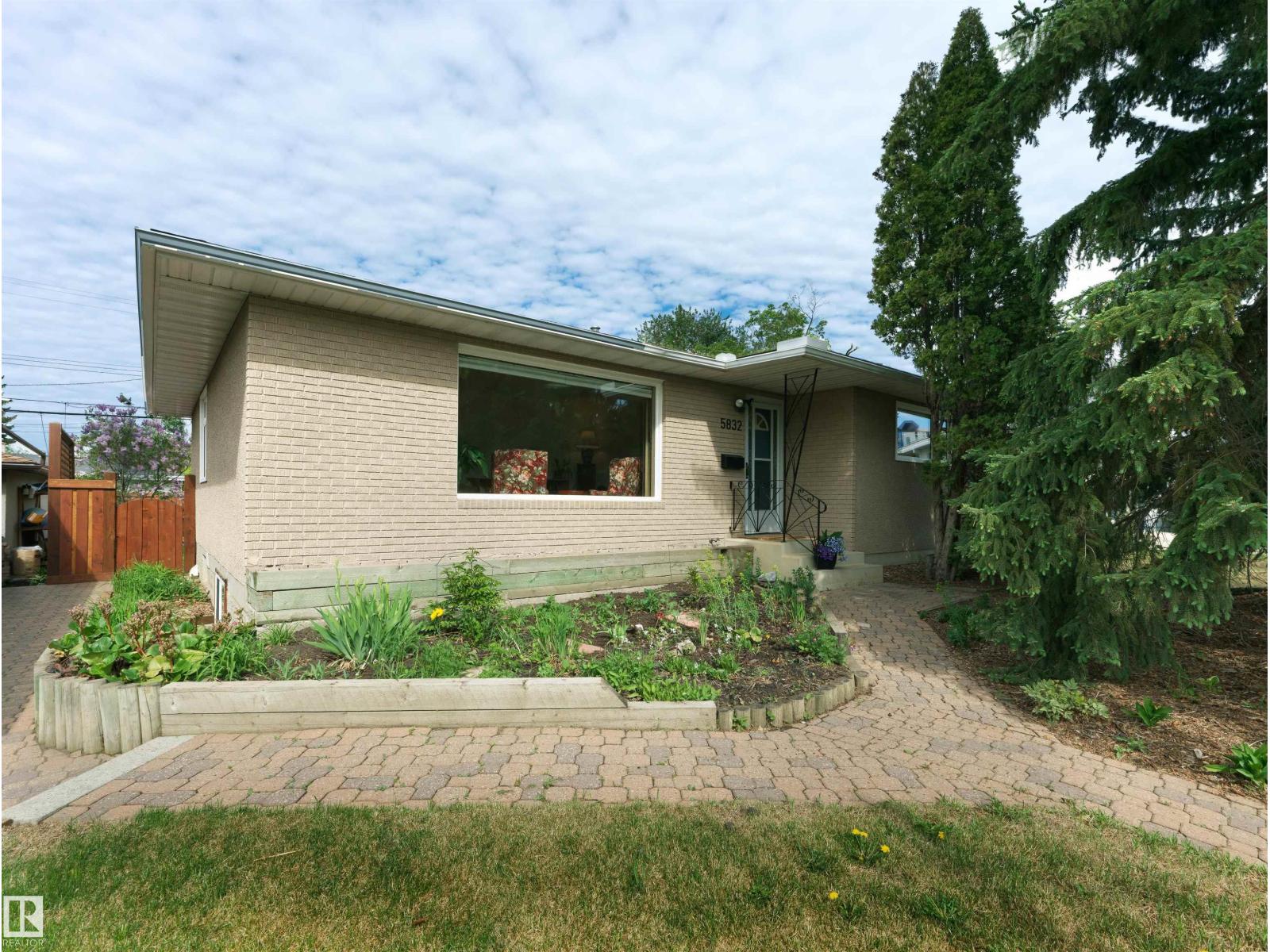 5832 114A ST NW, edmonton, Alberta