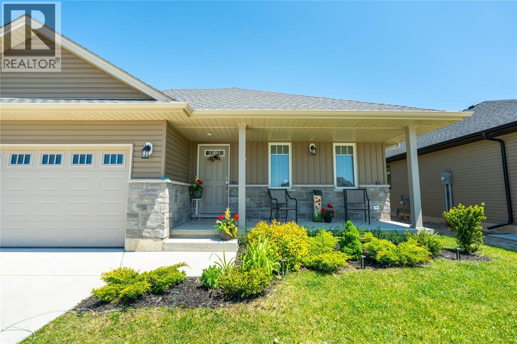 478 Katie Court, Petrolia, Ontario  N0N 1R0 - Photo 3 - 26012804