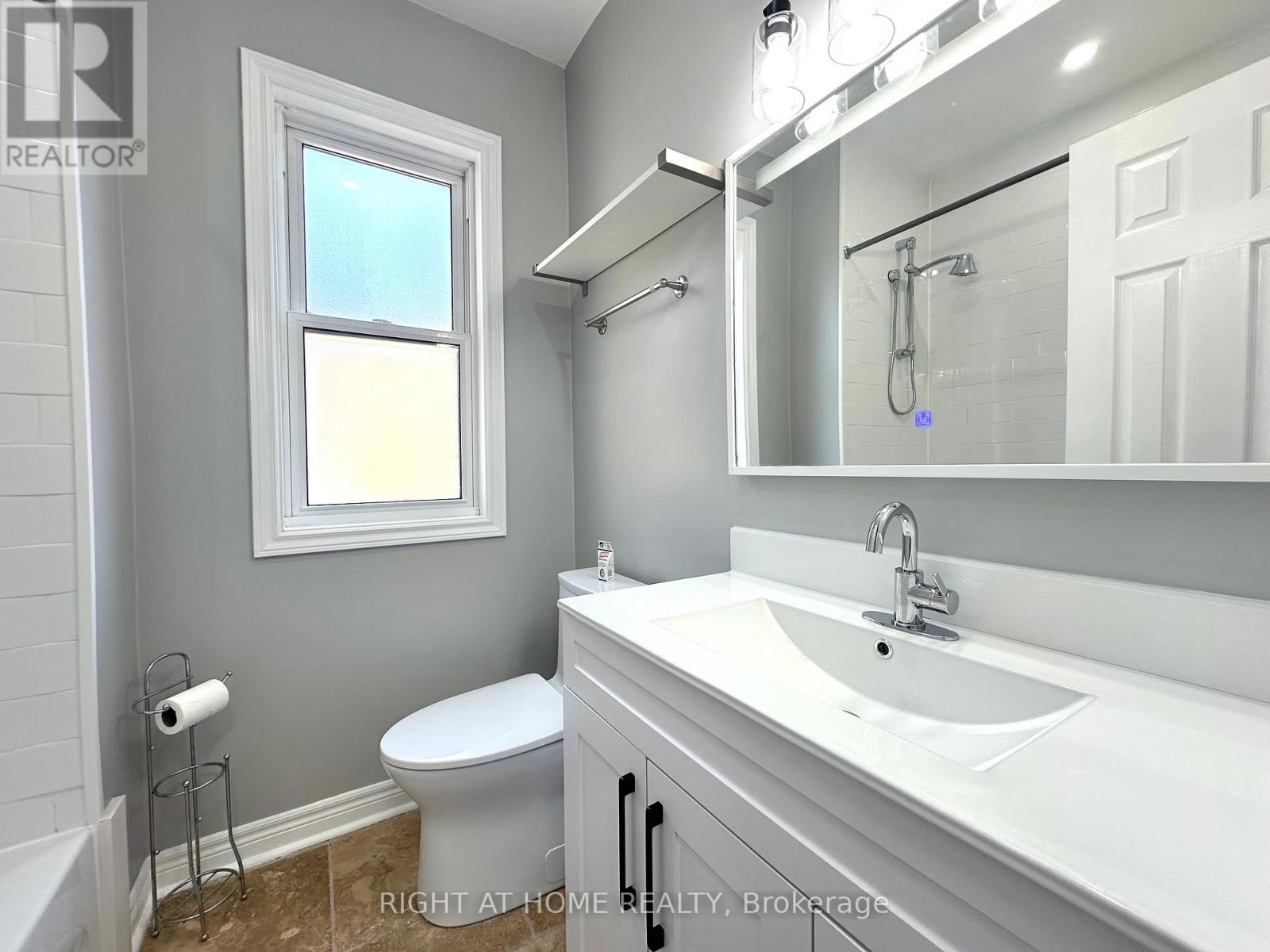 Upper - 123 Lindsey Avenue, Toronto, Ontario  M6H 1E5 - Photo 10 - C13230176