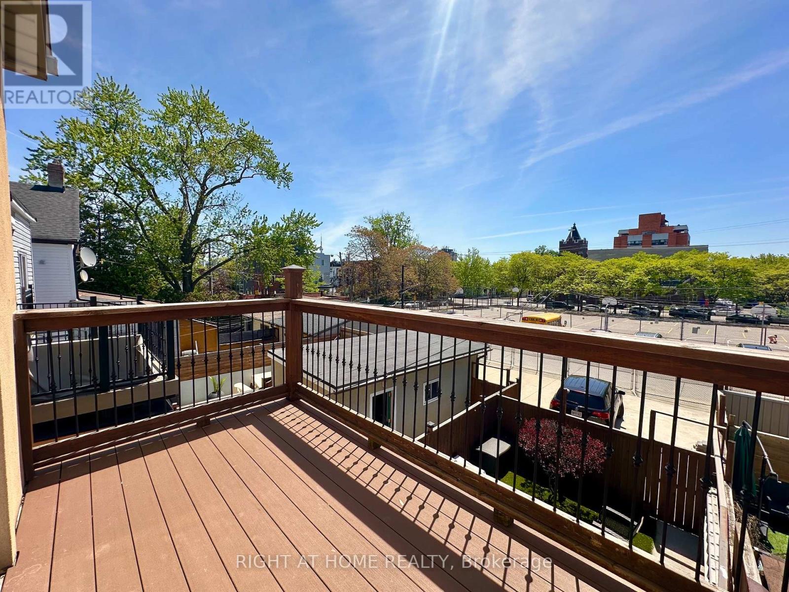 Upper - 123 Lindsey Avenue, Toronto, Ontario  M6H 1E5 - Photo 14 - C13230176
