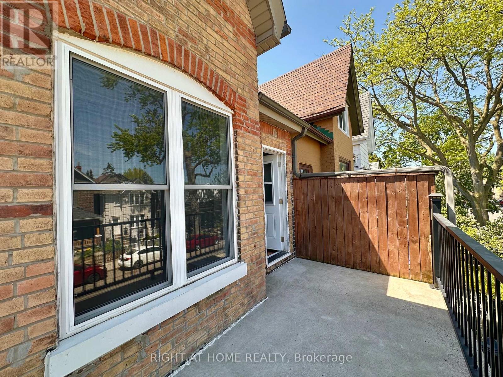 Upper - 123 Lindsey Avenue, Toronto, Ontario  M6H 1E5 - Photo 2 - C13230176