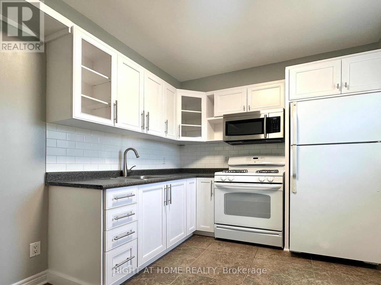 Upper - 123 Lindsey Avenue, Toronto, Ontario  M6H 1E5 - Photo 6 - C13230176